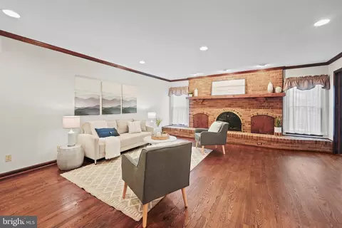 Living - 27 Thomas Dr, Silver Spring, MD 20904 photo 1 of 12