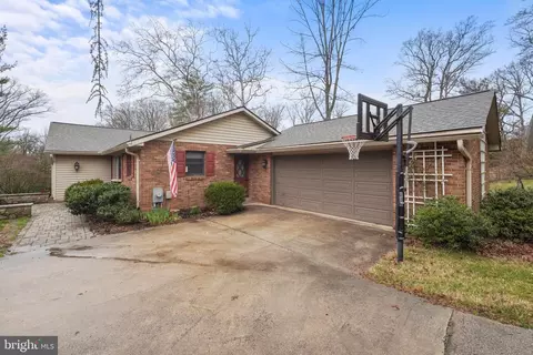 Exterior - 27 Thomas Dr, Silver Spring, MD 20904 photo 6 of 12