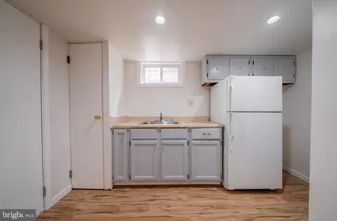 Kitchen - 9616 Cottrell Ter, Silver Spring, MD 20903 photo 5 of 6
