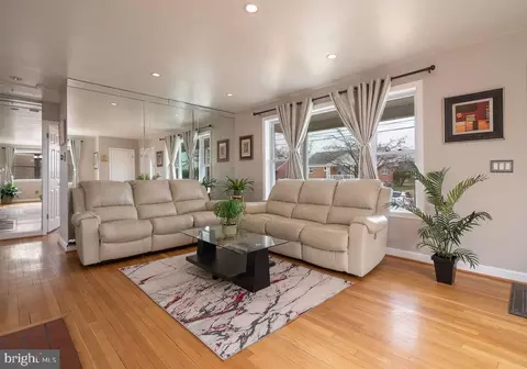 Living - 9616 Cottrell Ter, Silver Spring, MD 20903 photo 2 of 3