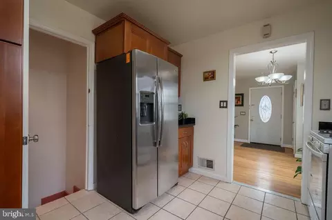 Kitchen - 9616 Cottrell Ter, Silver Spring, MD 20903 photo 4 of 6