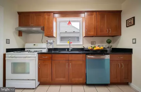 Kitchen - 9616 Cottrell Ter, Silver Spring, MD 20903 photo 3 of 6