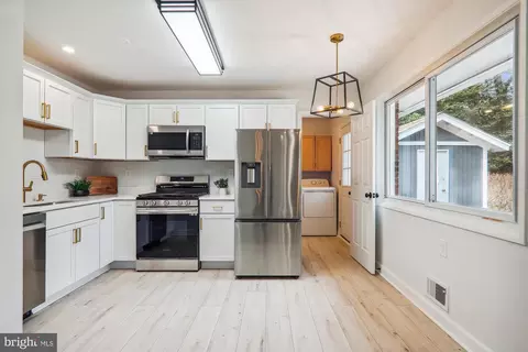 Kitchen - 203 Thistle Dr, Silver Spring, MD 20901 photo 2 of 4