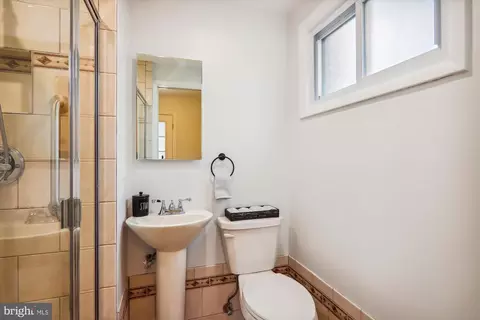 Bath - 203 Thistle Dr, Silver Spring, MD 20901 photo 1 of 5