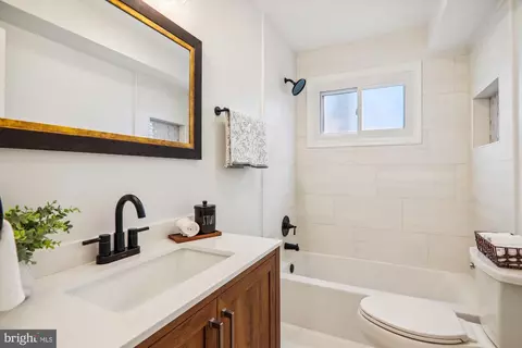 Bath - 203 Thistle Dr, Silver Spring, MD 20901 photo 3 of 5