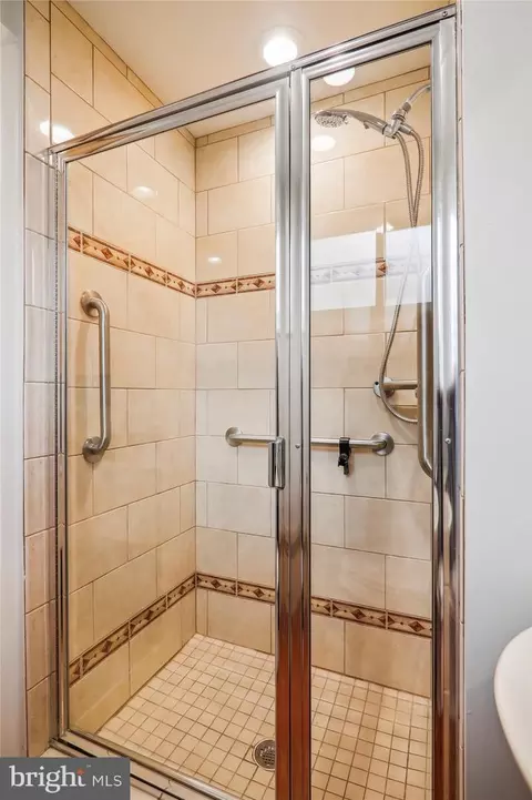 Bath - 203 Thistle Dr, Silver Spring, MD 20901 photo 2 of 5