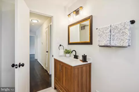 Bath - 203 Thistle Dr, Silver Spring, MD 20901 photo 4 of 5