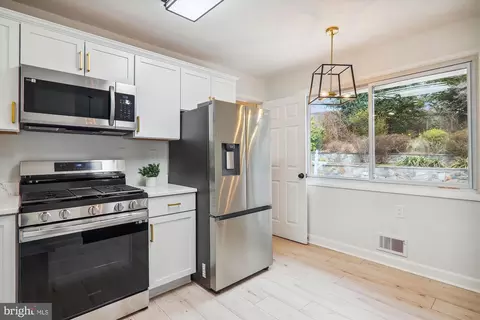 Kitchen - 203 Thistle Dr, Silver Spring, MD 20901 photo 3 of 4