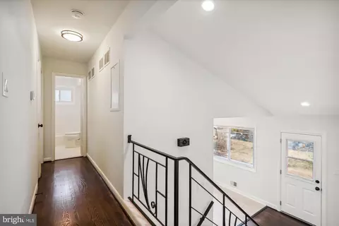 Entry Way - 203 Thistle Dr, Silver Spring, MD 20901 photo 2 of 2