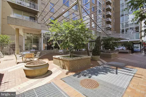 Exterior - 930 Wayne Ave #806, Silver Spring, MD 20910 photo 2 of 15