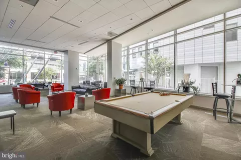 Living - 930 Wayne Ave #806, Silver Spring, MD 20910 photo 4 of 5