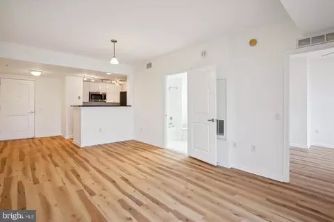 Living - 930 Wayne Ave #806, Silver Spring, MD 20910 photo 3 of 5