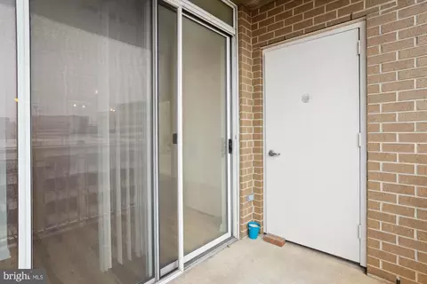 Exterior - 930 Wayne Ave #806, Silver Spring, MD 20910 photo 3 of 15