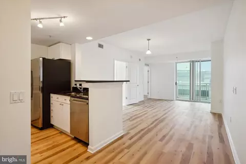 Kitchen - 930 Wayne Ave #806, Silver Spring, MD 20910 photo 4 of 4