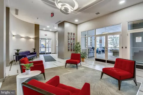Living - 930 Wayne Ave #806, Silver Spring, MD 20910 photo 1 of 5