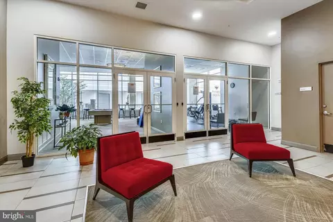 Living - 930 Wayne Ave #806, Silver Spring, MD 20910 photo 2 of 5