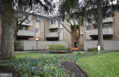 19301 Club House Rd #104, Montgomery Village, MD 20886