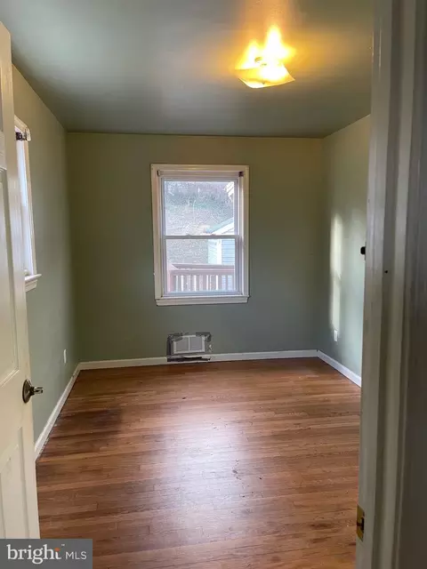 11904 Valleywood Dr, Silver Spring, MD 20902 photo 4
