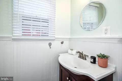 Bath - 9520 Biltmore Dr, Silver Spring, MD 20901 photo 1 of 2