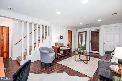 Living - 9520 Biltmore Dr, Silver Spring, MD 20901 photo 3 of 4