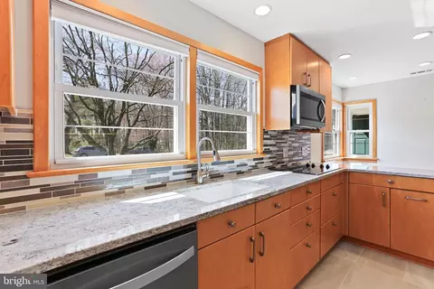 Kitchen - 17805 Dominion Dr, Sandy Spring, MD 20860 photo 4 of 4