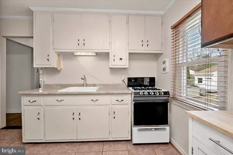 Kitchen - 4521 Randolph Rd, Silver Spring, MD 20906 photo 2 of 4