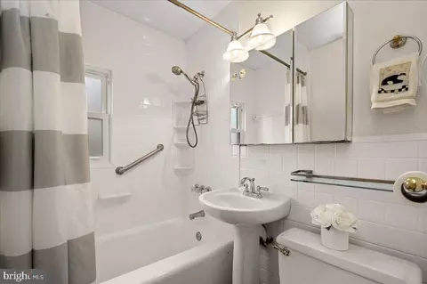 Bath - 4521 Randolph Rd, Silver Spring, MD 20906 photo 1 of 1