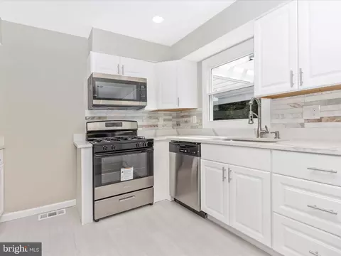 Kitchen - 2608 Bluhaven Ct, Silver Spring, MD 20906 photo 2 of 5