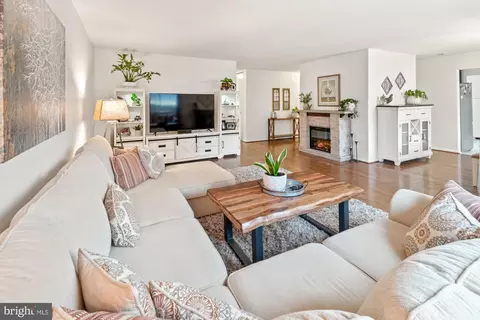 Living - 17408 Hughes Rd, Poolesville, MD 20837 photo 2 of 6