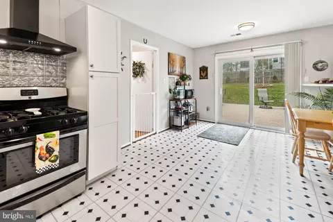 Kitchen - 17408 Hughes Rd, Poolesville, MD 20837 photo 3 of 4