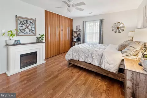 Bedroom - 17408 Hughes Rd, Poolesville, MD 20837 photo 3 of 7