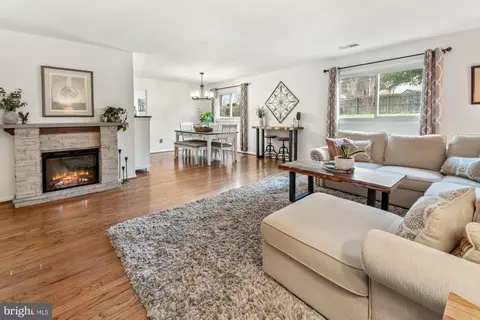 Living - 17408 Hughes Rd, Poolesville, MD 20837 photo 4 of 6