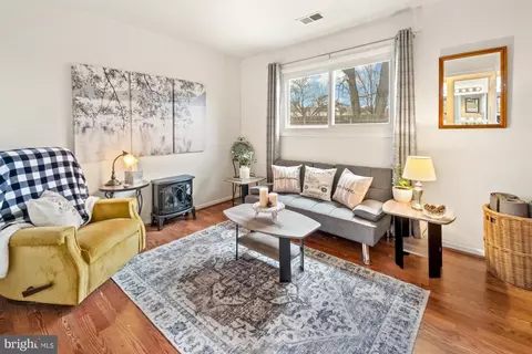 Living - 17408 Hughes Rd, Poolesville, MD 20837 photo 6 of 6