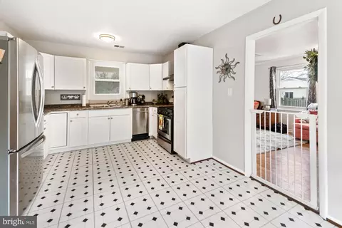 Kitchen - 17408 Hughes Rd, Poolesville, MD 20837 photo 4 of 4