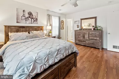 Bedroom - 17408 Hughes Rd, Poolesville, MD 20837 photo 2 of 7