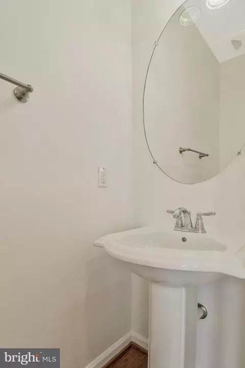 Bath - 3620 Maven St, Silver Spring, MD 20906 photo 2 of 10