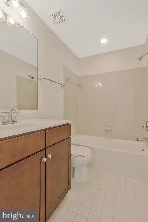 Bath - 3620 Maven St, Silver Spring, MD 20906 photo 8 of 10