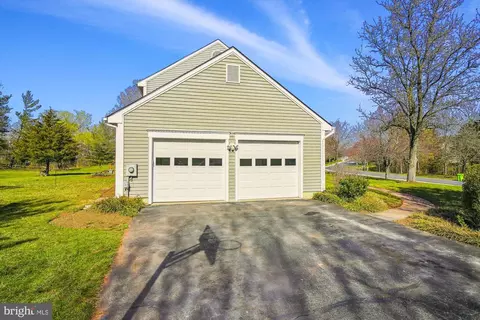 Exterior - 16901 Hoskinson Rd, Poolesville, MD 20837 photo 15 of 22