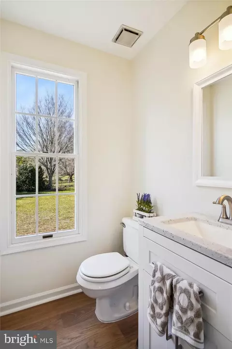 Bath - 16901 Hoskinson Rd, Poolesville, MD 20837 photo 2 of 5
