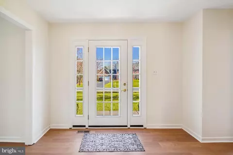 Entry Way - 16901 Hoskinson Rd, Poolesville, MD 20837 photo 2 of 6