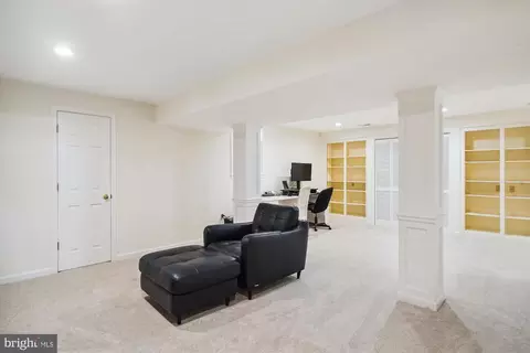 Living - 16901 Hoskinson Rd, Poolesville, MD 20837 photo 14 of 15