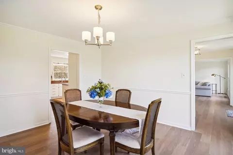 Dining - 16901 Hoskinson Rd, Poolesville, MD 20837 photo 4 of 5