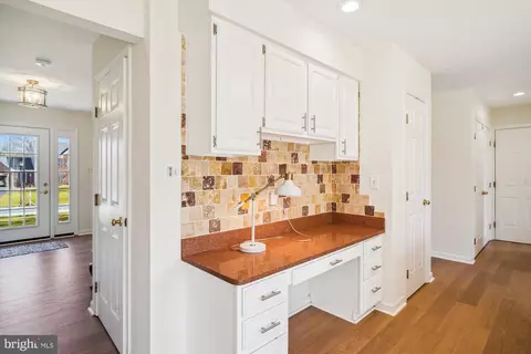 Kitchen - 16901 Hoskinson Rd, Poolesville, MD 20837 photo 5 of 5