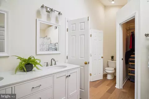 Bath - 16901 Hoskinson Rd, Poolesville, MD 20837 photo 4 of 5