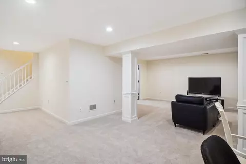 Living - 16901 Hoskinson Rd, Poolesville, MD 20837 photo 12 of 15