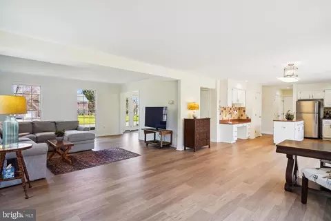 Living - 16901 Hoskinson Rd, Poolesville, MD 20837 photo 6 of 15