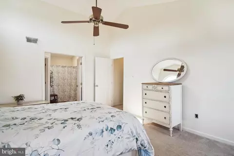 Bedroom - 16901 Hoskinson Rd, Poolesville, MD 20837 photo 3 of 9