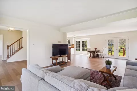 Living - 16901 Hoskinson Rd, Poolesville, MD 20837 photo 3 of 15