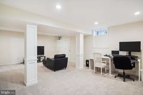 Living - 16901 Hoskinson Rd, Poolesville, MD 20837 photo 11 of 15