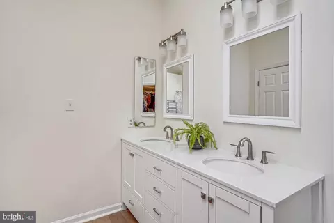 Bath - 16901 Hoskinson Rd, Poolesville, MD 20837 photo 3 of 5
